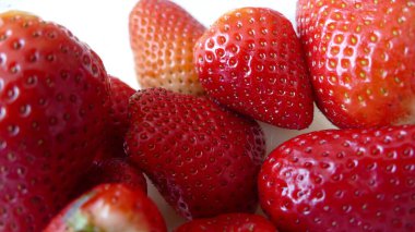 Büyük olgun kırmızı çilek