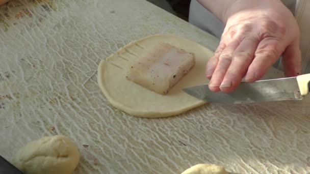 Kocken Tillagar Fiskpajer Hälsosam Mat — Stockvideo