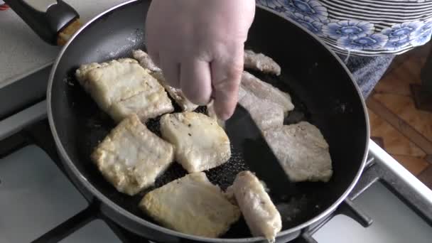 Kabeljauw Wordt Gebakken Een Pan Gezond Voedselconcept — Stockvideo