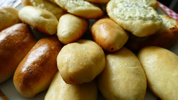 Travessa Contém Tortas Recheadas Com Repolho Queijo Cottage — Fotografia de Stock