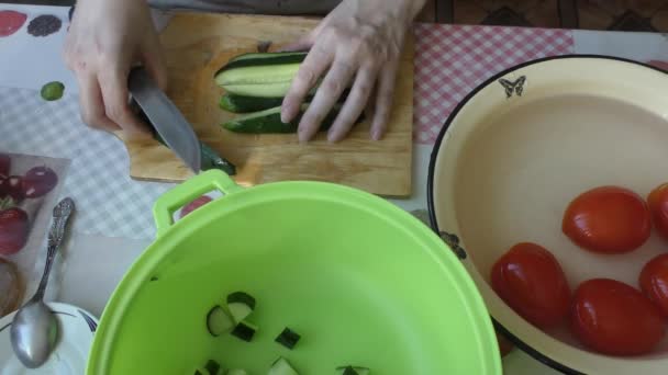 Procesul Preparare Alimentelor Casă Bucătarul Face Salată Legume Conceptul Alimentar — Videoclip de stoc