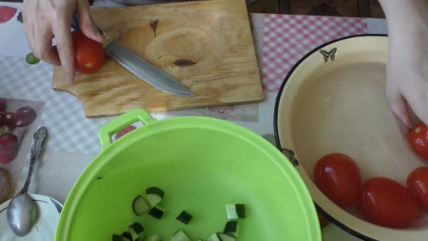 Domácí Příprava Jídla Kuchař Dělá Zeleninový Salát Koncept Zdravé Stravy — Stock video