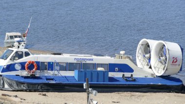 Naryan-Mar şehri, Nenets Özerk Okrug, Rusya, 06.26.2021, Pechorp Nehri üzerindeki nehir navigasyonu