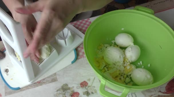 Šéfkuchař Dělá Salát — Stock video