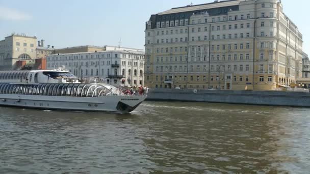 Moskou Rusland 2021 Beweging Van Pleziervaartuigen Rivier Het Centrum Van — Stockvideo