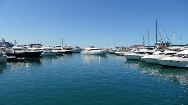 Sotchi Russie 2021 Yachts Bateaux Sur Jetée Dans Port Maritime — Photo