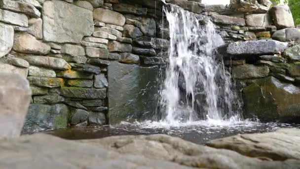 Fontein Kunstmatige Waterval Het Park — Stockvideo