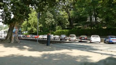 Krasnodar, Rusya, 08.08.2021, Şehir sokakları boyunca tramvay hareketi 