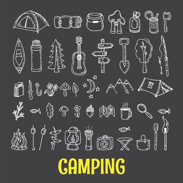 Conjunto de equipo de camping y senderismo dibujado a mano. Iconos de caminata. Tra — Archivo Imágenes Vectoriales