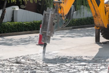 Kırma ve onarmak için beton yolun sondaj Ekskavatör