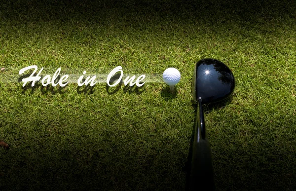 Golfe motorista de condução bola com Hole-in-One legenda — Fotografia de Stock