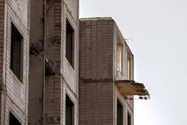stock image High multistorey abandoned soviet building facade with crashed balconies silhouette. Weathered housing estate, unfinished city of nuclear scientists in Birky, Ukraine