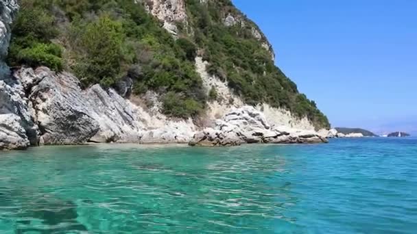 Kayalık Kayalık Kıyılardaki Masmavi Sulardan Yunanistan Daki Lefkada Adasının Vahşi — Stok video