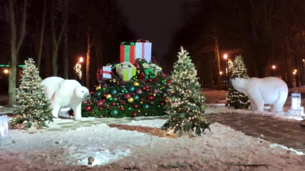 Weihnachten Neujahr Dekoration Spot Mit Spielzeug Eisbär Und Geschenke Charkiw — Stockvideo