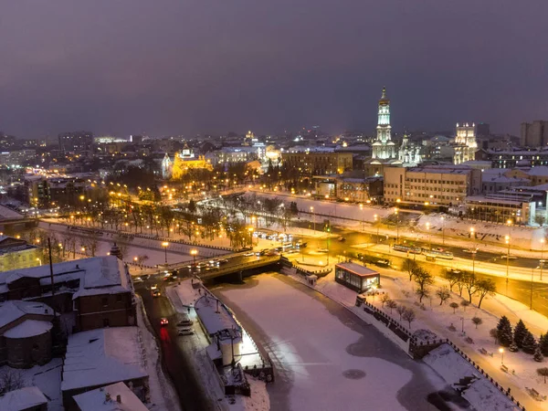 Winterabend Beleuchtete Stadtluftlandschaft Mit Gefrorenem Schneebedecktem Fluss Lopan Ufer Mariä — Stockfoto