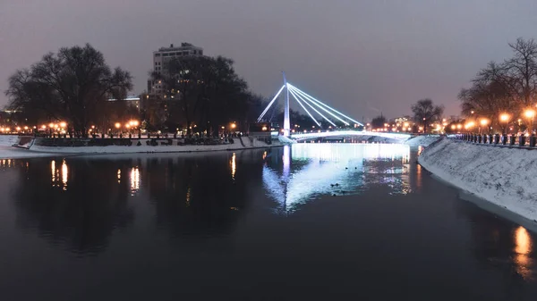 Köprü Mist Zakokhanykh Kharkiv Şehir Merkezinde Aydınlatılmış Skver Strilka Nehir — Stok fotoğraf