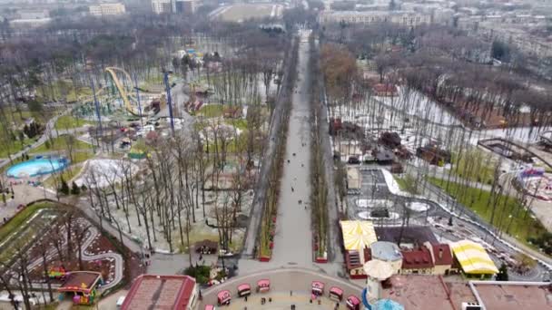 Вид Воздуха Главную Аллею Достопримечательности Колесо Обозрения Центральном Парке Горького — стоковое видео