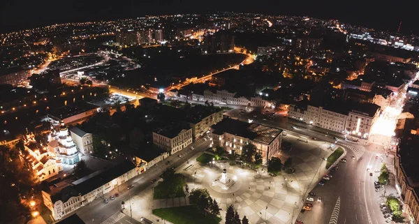 Gece Işıkları Şehrin Havadan Görüntüsünü Aydınlatıyordu Şehir Merkezi Meydanı Maidan — Stok fotoğraf