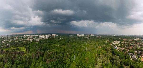 Vista Panorâmica Épica Aérea Céu Tempestade Parque Cidade Kharkiv Jardim — Fotografia de Stock