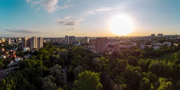 Kharkiv Şehir Merkezinin Yeşil Yaz Manzaralı Hava Günbatımı Eğlence Parkı — Stok fotoğraf