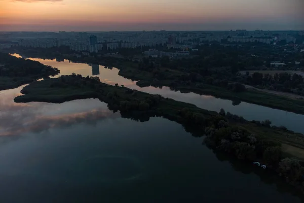 Szenische Sonnenaufgangszeit Auf Einem Breiten Ruhigen Fluss Mit Kanal Und — Stockfoto