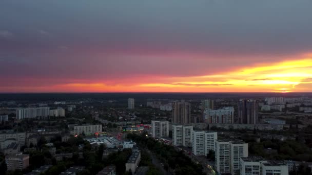 Epicki Tętniący Życiem Widok Zachód Słońca Powietrza Dzielnicy Mieszkalnej Miasta — Wideo stockowe