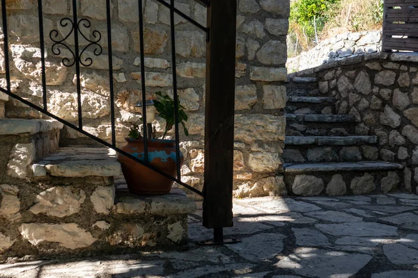 Clay Vase Plant Stairs Railings Sunny Summer Greek Traditional Yard — Stock Photo, Image