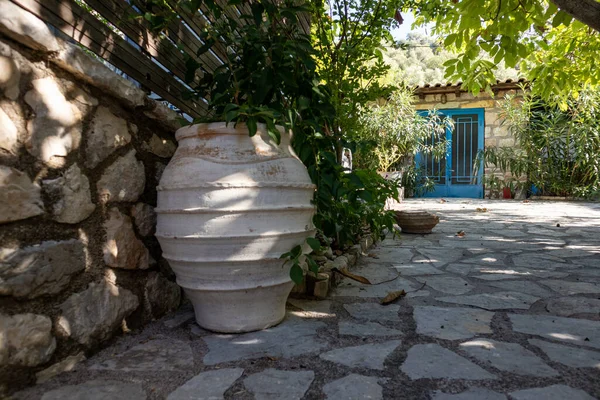 Big Flower Vase Green Sunny Summer Greek Traditional Yard Stone — Stock Photo, Image