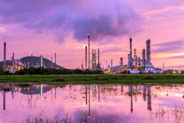 Refinaria de petróleo — Fotografia de Stock