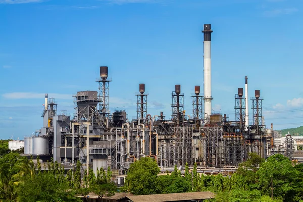 Refinaria de petróleo — Fotografia de Stock