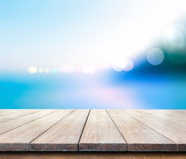Sandy beach zemin üzerinde parlak güneşin üzerinde yatay gökyüzü ayarla