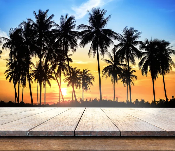 Cocos palmbomen op kleurrijke sunset — Stockfoto