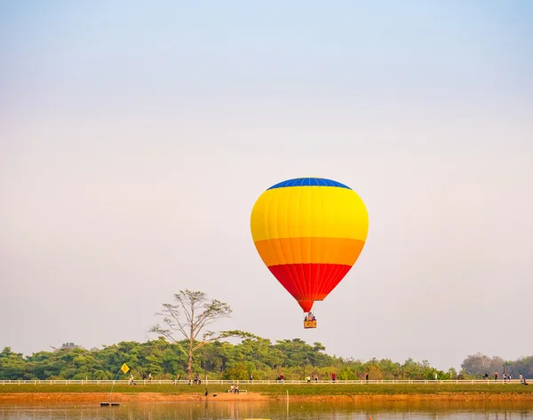 Balony na początku podróży podróż na zachód niebo — Zdjęcie stockowe