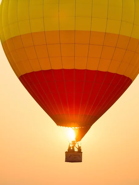 Kolorowe gorące powietrze balony na początku podróży podróży — Zdjęcie stockowe