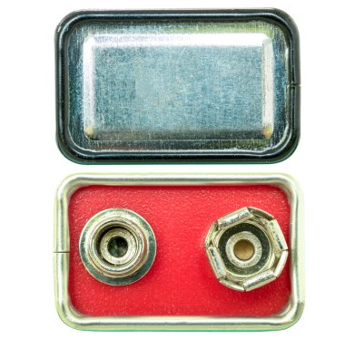 negatif ve pozitif terminal pil elektrot üst tarafında