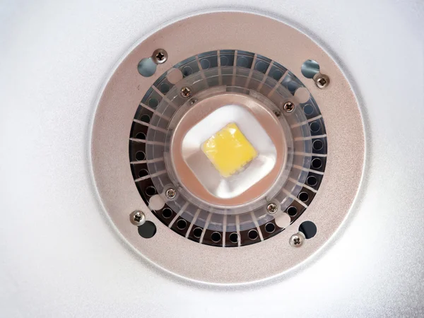 Superhelles Hochleistungs-LED-Element auf der Hochleistungslampe — Stockfoto