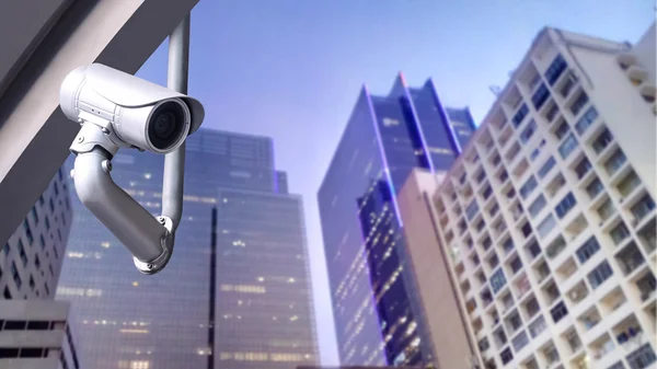 Cámara CCTV o sistema de vigilancia en edificios de la ciudad —  Fotos de Stock