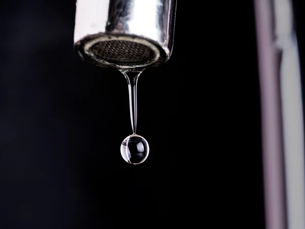 su damlası musluk vuruşta kapatın 