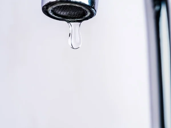 Close up shot on water drop from faucet in stop motion — Stock Photo, Image