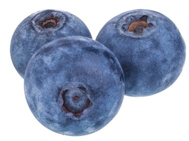 Olgun yaban mersini beyaz arkaplanda izole