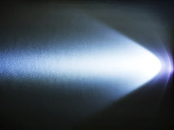 Starke Lichtquelle durch Blitzlicht, das auf den Boden fällt