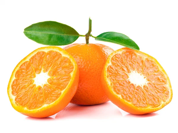 Frutos anaranjados maduros aislados en blanco — Foto de Stock
