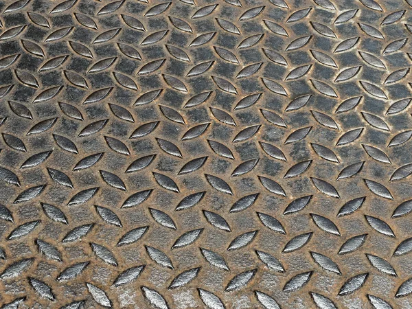 Envejecido y sucio en piso de chapa metálica con forma de diamante — Foto de Stock