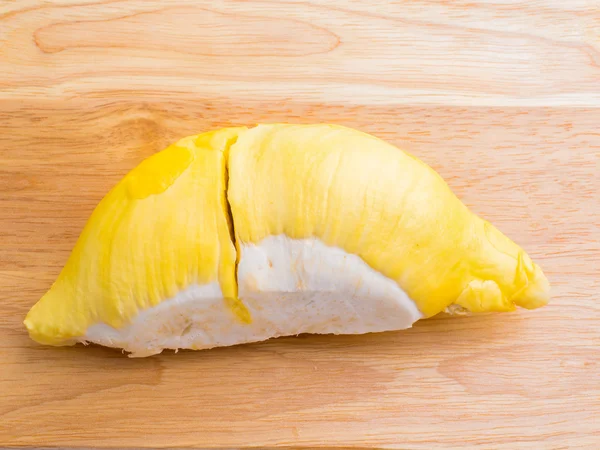 Zralé durian na dřevěný stůl — Stock fotografie