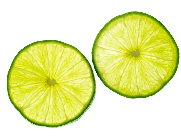 Limoni verdi affettati, limone è un frutto succoso acido, accatastamento focus — Foto Stock