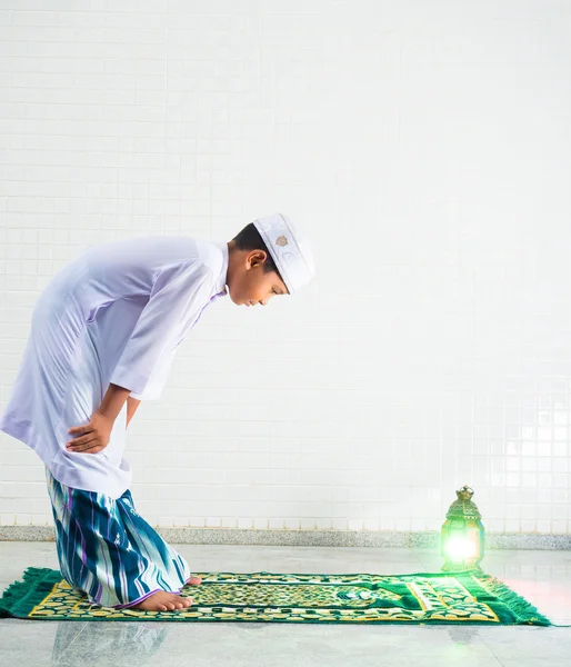 Adoration des enfants musulmans et prières pour Allah — Photo