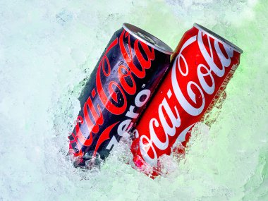 Bangkok, Tayland - 7 Eylül 2014: buz Coca Cola kutu.