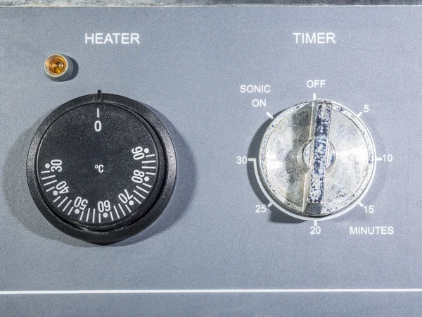 Нагреватель и таймер, показывающие уровень шкалы — стоковое фото