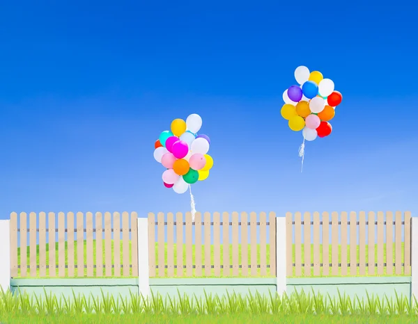 Cerca e balões no céu azul — Fotografia de Stock