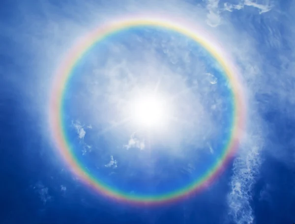 Rainbow halo around the sun — Stock Photo, Image